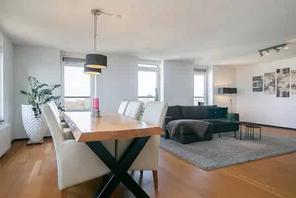 Ruim 4-Kamer Hoekappartement met Prachtig Uitzicht