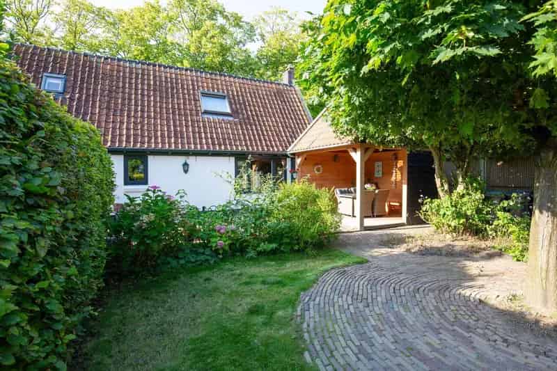 Vrijstaande woning Opperdoes 1215m2 aan het water
