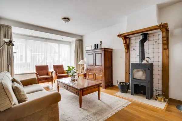 Ruime Twee Onder Een Kapwoning Thorn met 4 slaapkamers en Garage