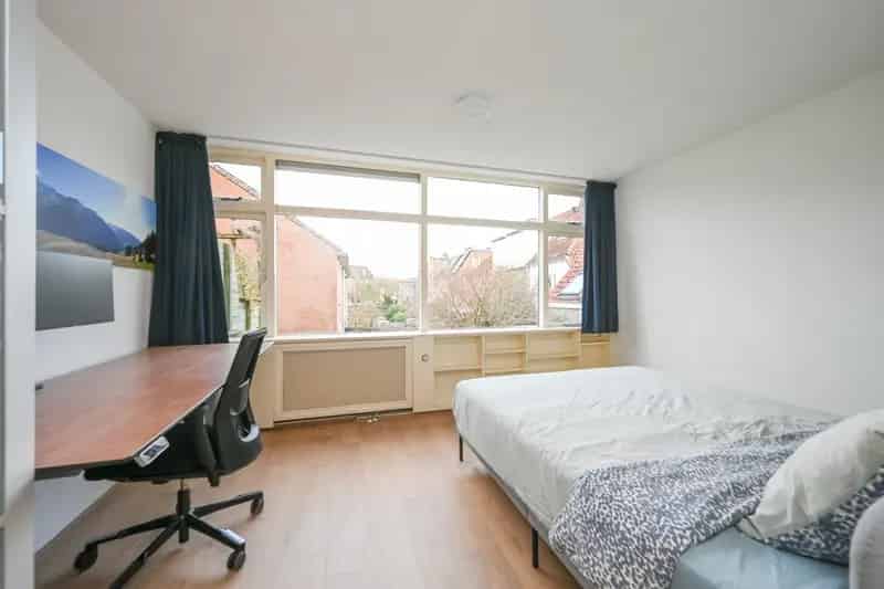 Te Koop Delft: Instapklare 4 Kamer Woning Zeeheldenbuurt