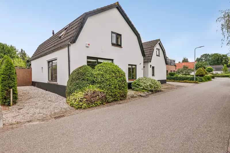 Vrijstaande woning Kesteren 6 slaapkamers 2 badkamers Grote tuin