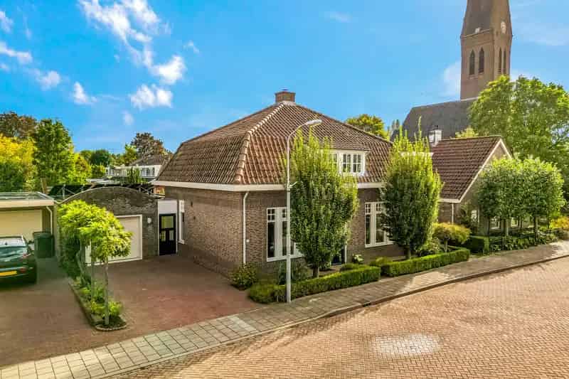 Huis te koop Oosterhout Dorpsstraat 20 gerenoveerd 155m2 tuin
