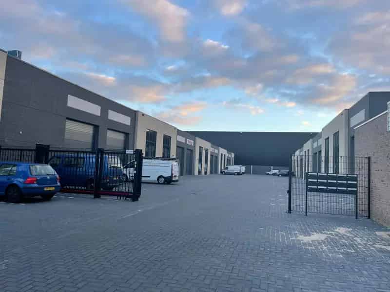 Bedrijfsunit te huur Oss 166m2 plus 34m2 kantoor