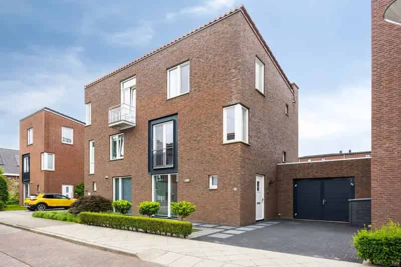 Huis te koop Heesch 5 slaapkamers ruime tuin garage
