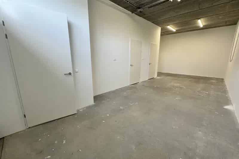 Bedrijfsunit te huur Lelystad A6 98m² luxe afgewerkt