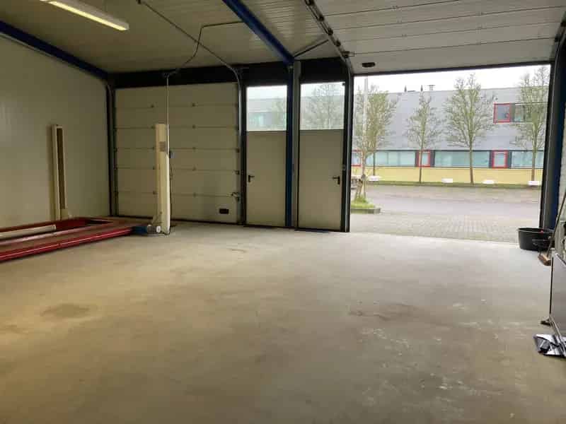 Bedrijfshal te huur Leeuwarden 145m2 Autobrug