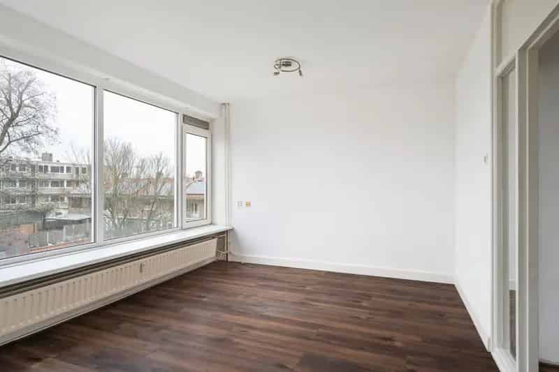 Tweekamerwoning met balkon en uitzicht over Het Wantij
