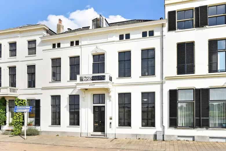 19 kamers 640m2 Kantoorruimte te huur Zutphen Rijksmonument