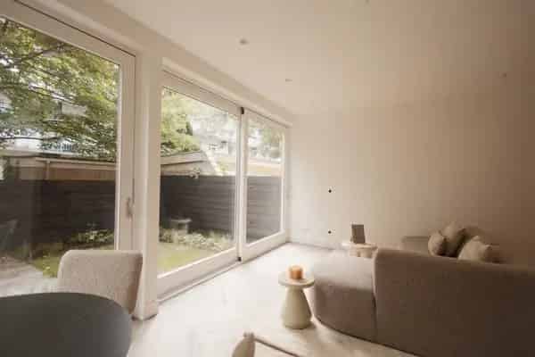 Gererenoveerde benedenwoning Baarsjes met tuin
