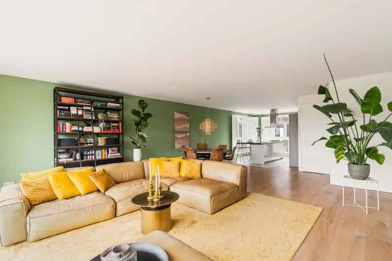 Huis te koop Oostzaan: Luxe 5 Slaapkamers Aan Het Water