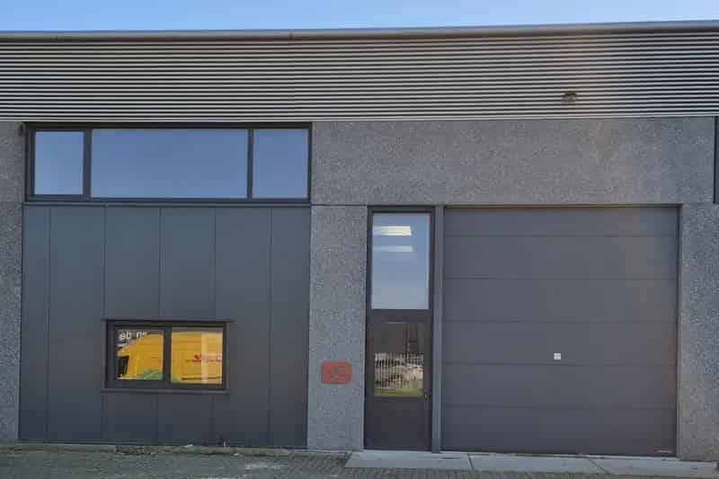 Bedrijfshal Sneek 355m2 te huur Rietdekkersstraat