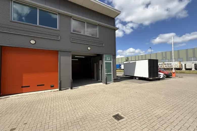 111 m2 Bedrijfsruimte te Huur Ridderkerk - Entresolvloer Parkeerplaats