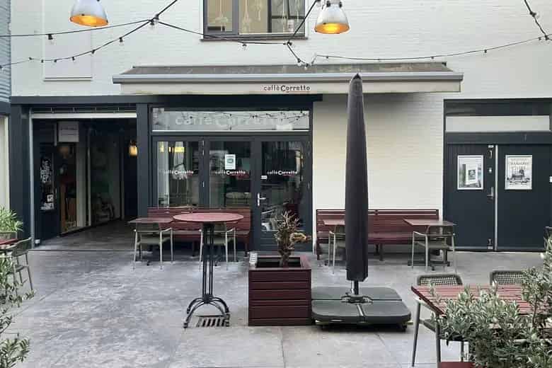82m2 Horeca te Huur Oss - Italiaans Cafe met Terras