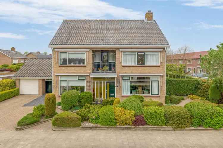6 Slaapkamers Vrijstaande woning met Garage in Dirksland