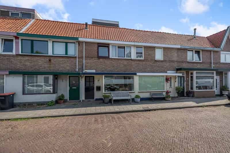 Huis te koop IJmuiden Bomenbuurt 95m2 3 slaapkamers tuin dakterras