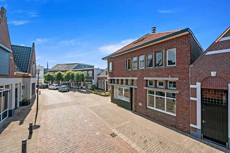 Huis te koop Voorstraat Poeldijk: Karakteristiek pand met atelier en 5 slaapkamers