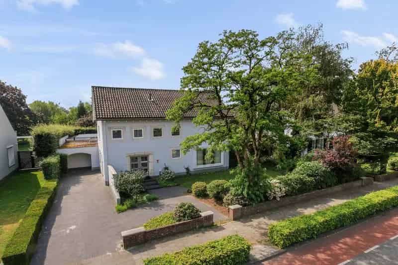 Huis te koop Waalwijk Ruime gezinswoning met bijgebouw en 18 zonnepanelen