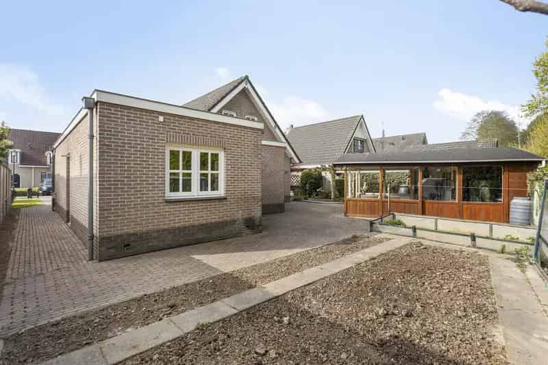 Vrijstaande woning Dodewaard: Ruime gezinswoning met slaapkamer en badkamer beneden