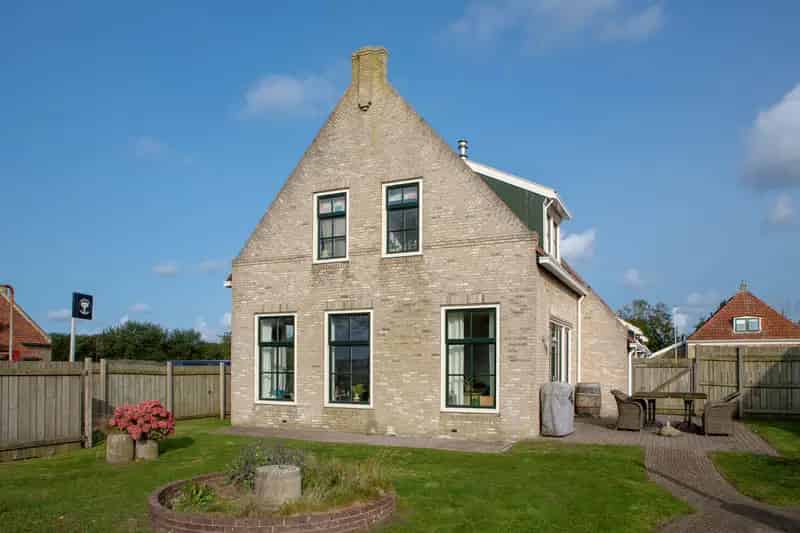 Ruime Woonboerderij Landerum Terschelling 5 slaapkamers Grote Garage Paarden