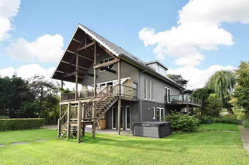 Luxe Villa aan het Water te Nootdorp