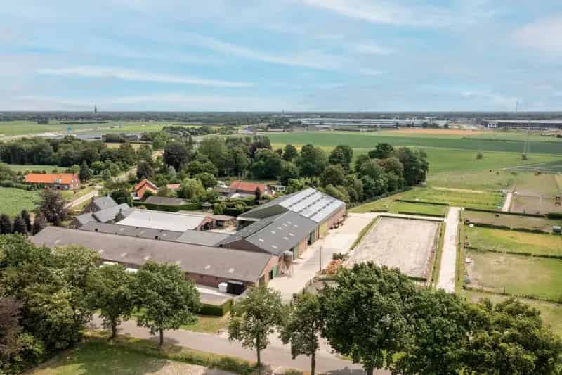 Paardenhouderij Weert 66 Stallen 2 Binnenrijbanen Ruime Woning