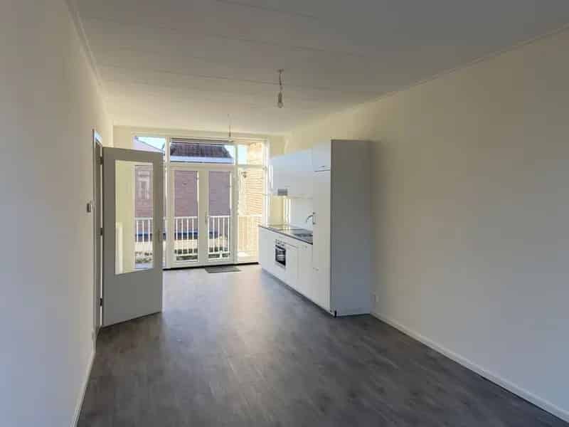 5-kamer Dubbel Bovenhuis Voorburg Gerenoveerd 90m2 Balkon Dakterras