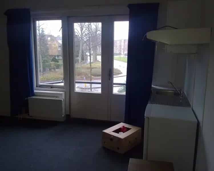 Ruime Lichte Kamer Met Balkon Te Huur