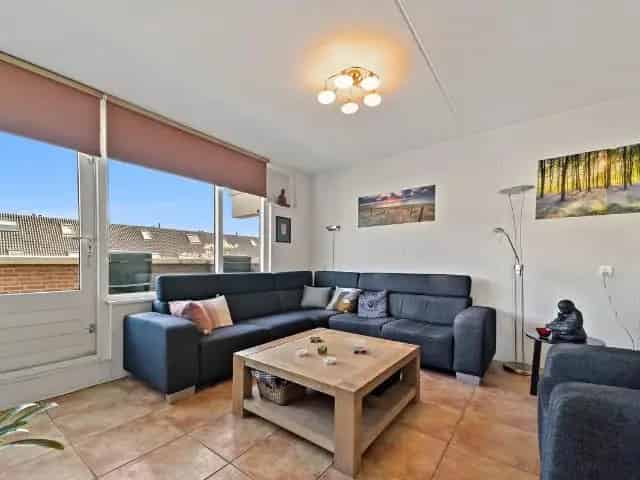 Ruime 5 Slaapkamer Maisonnettewoning Houtwijk Den Haag