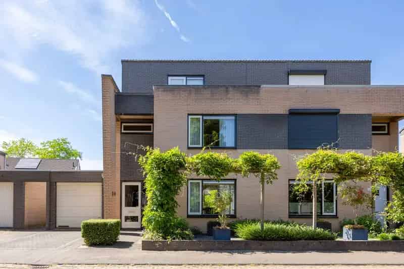 Ruime Tweekapper te Koop Heesch 3 slaapkamers Garage Tuin
