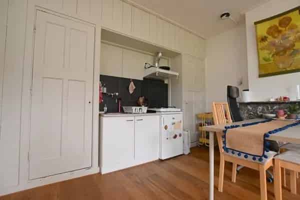 Ruime Kamer Floresplein Eigen Keuken Douche