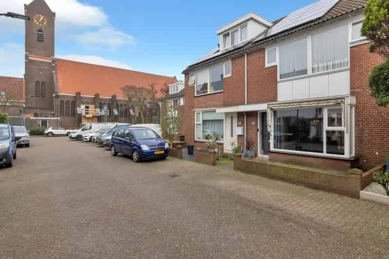 Huis te koop Beverwijk 4 slaapkamers luxe keuken 10 zonnepanelen