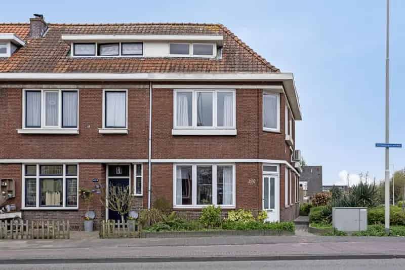 Hoekwoning met Garage Diepe Tuin 3 slaapkamers Nabij Stadscentrum