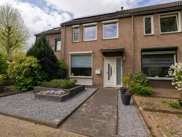 Moderne 4 Slaapkamers Familiewoning te Koop
