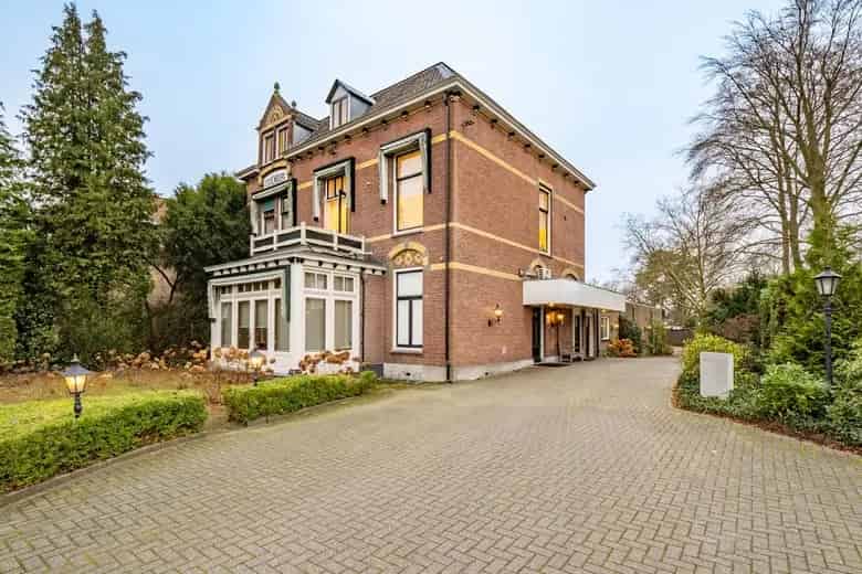 239 m2 kantoorruimte te koop in Bilthoven