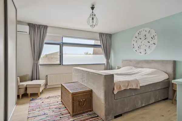 Morelberg 90: Luxe Familiehuis met 4 slaapkamers en Tuin