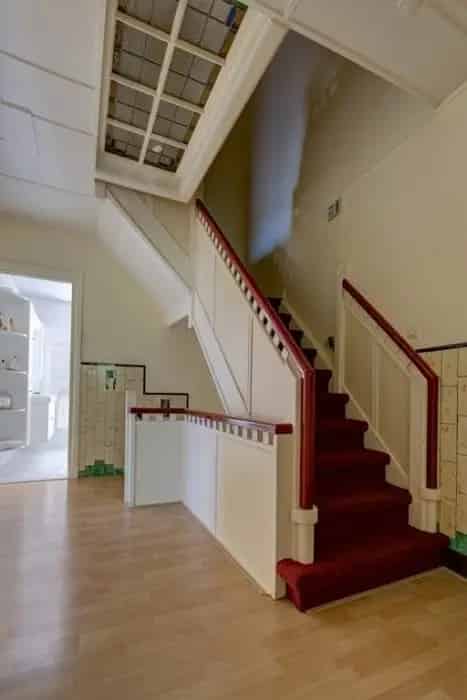 Vrijstaand woonhuis met praktijkruimte te koop