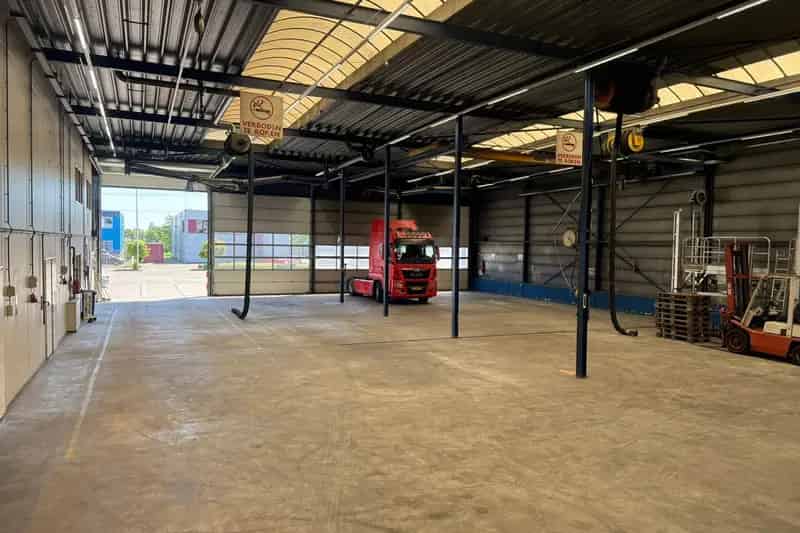 Bedrijfshal te Huur Zoetermeer 2635m² A12