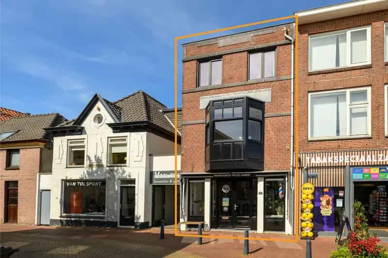 Huis te koop Poeldijk: 230m² bovenwoning met bedrijfsruimte