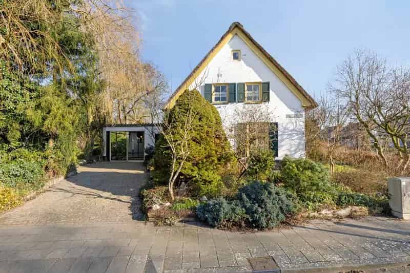 Huis te koop Schijndel: Rietgedekte woning met royale tuin