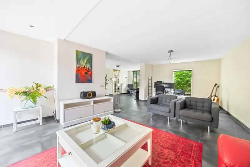 Unieke Uitgebouwde Hoekwoning 3 Slaapkamers Grote Tuin Garage