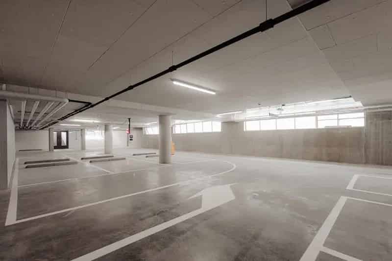 Parkeerplaatsen te Huur Amsterdam Noord Fat Lady