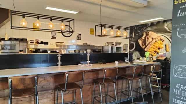Cafetaria te Heino: Ruim Terras, Afhaal en Eetgelegenheid