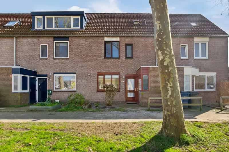Tussenwoning Waterwijk Almere 4 Slaapkamers Ruime Tuin