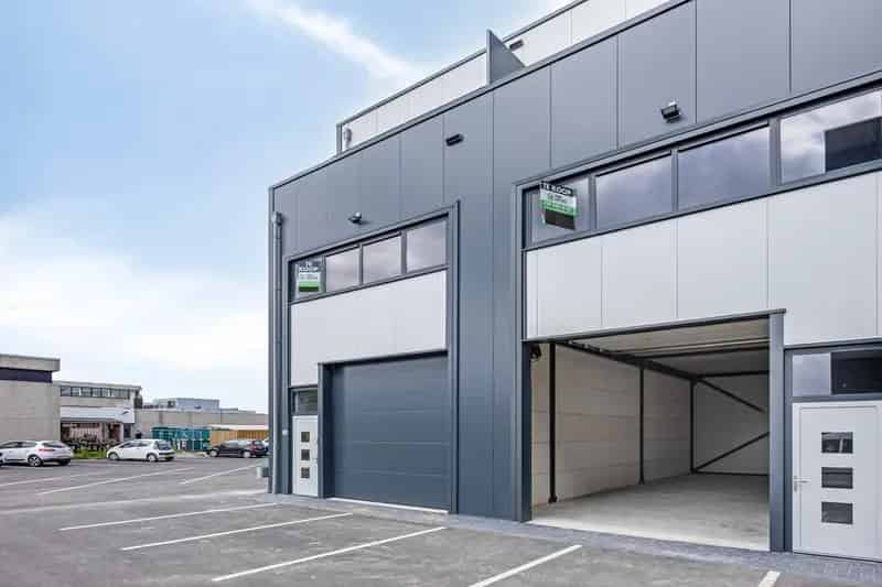 Bedrijfshal Roelofarendsveen | Zoek bedrijfshallen te koop: Kabelweg 37 2371 DX Roelofarendsveen 