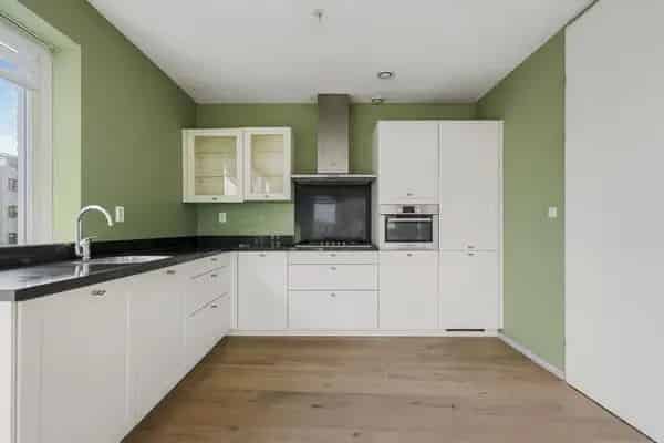 3-kamer Hoekappartement Haarlem  Eigen Parkeerplaats Moderne Keuken