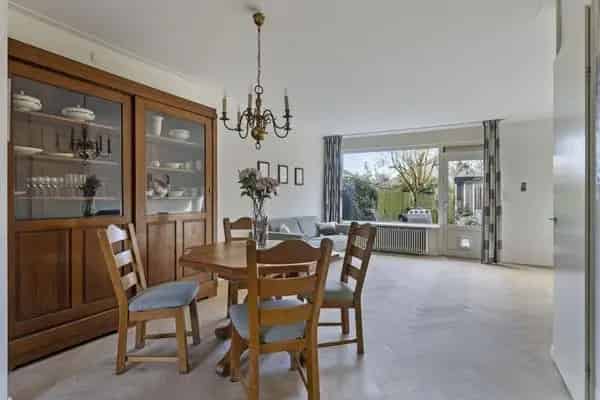 Een gezinswoning in Leiden met 4 slaapkamers en moderne keuken