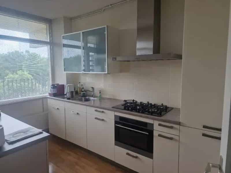 3-Kamer Appartement Ommoord  Nabij Winkels en Metro