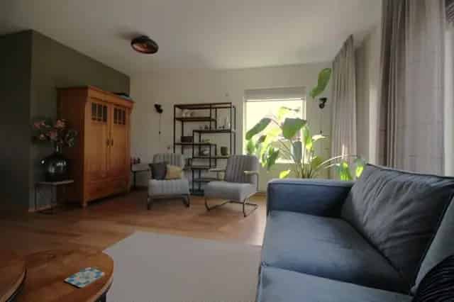 Te Huur: 4 Kamer 2-onder-1 Kap Woning Drachten