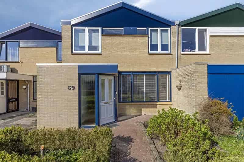 Ruime Uitgebouwde Woning Nabij Centrum