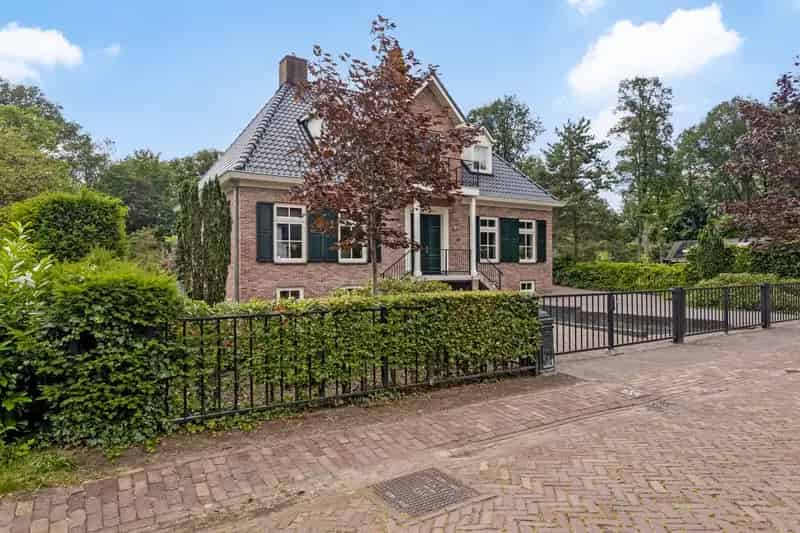 Luxe Notariswoning Gorssel 235m2 5 Slaapkamers Zwembad